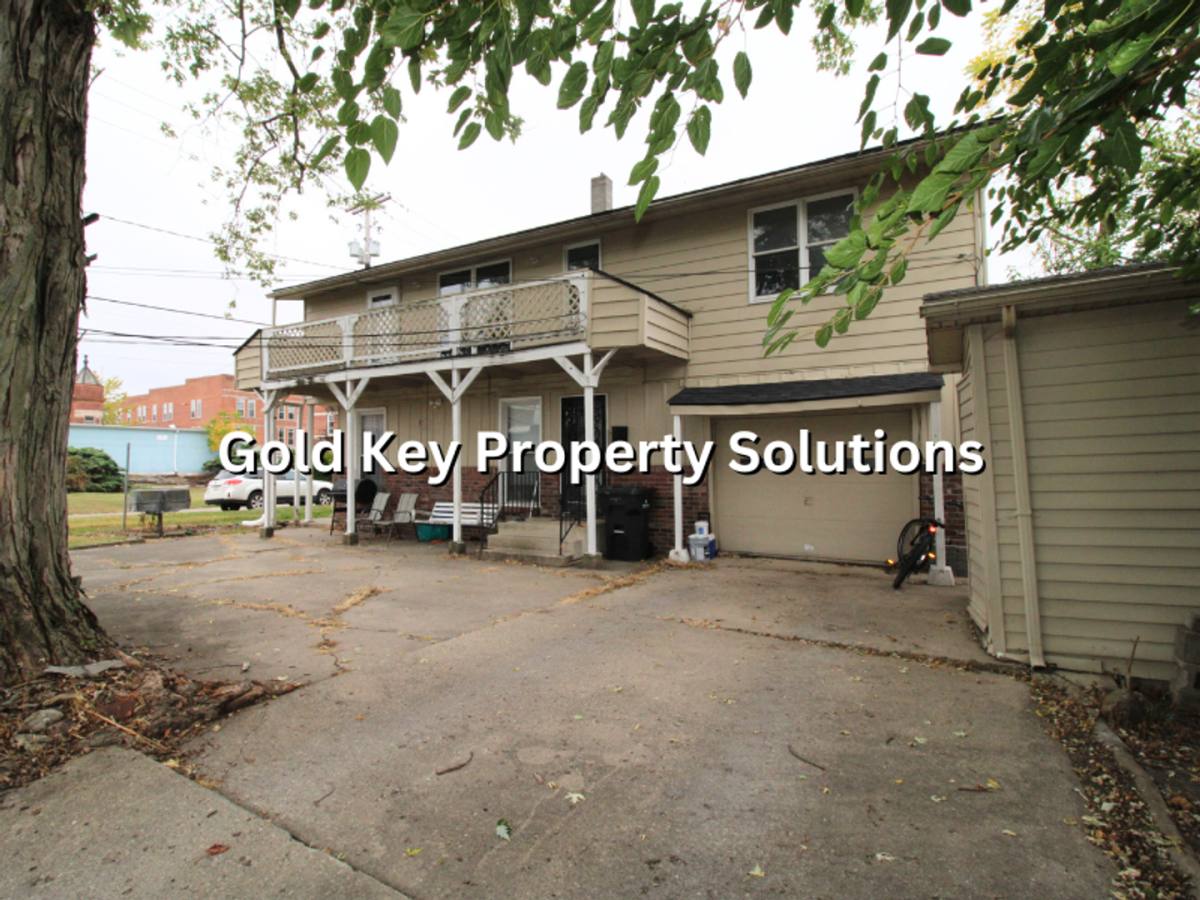 Apartment for rent at 117 E John St, Alexandria, IN 46001