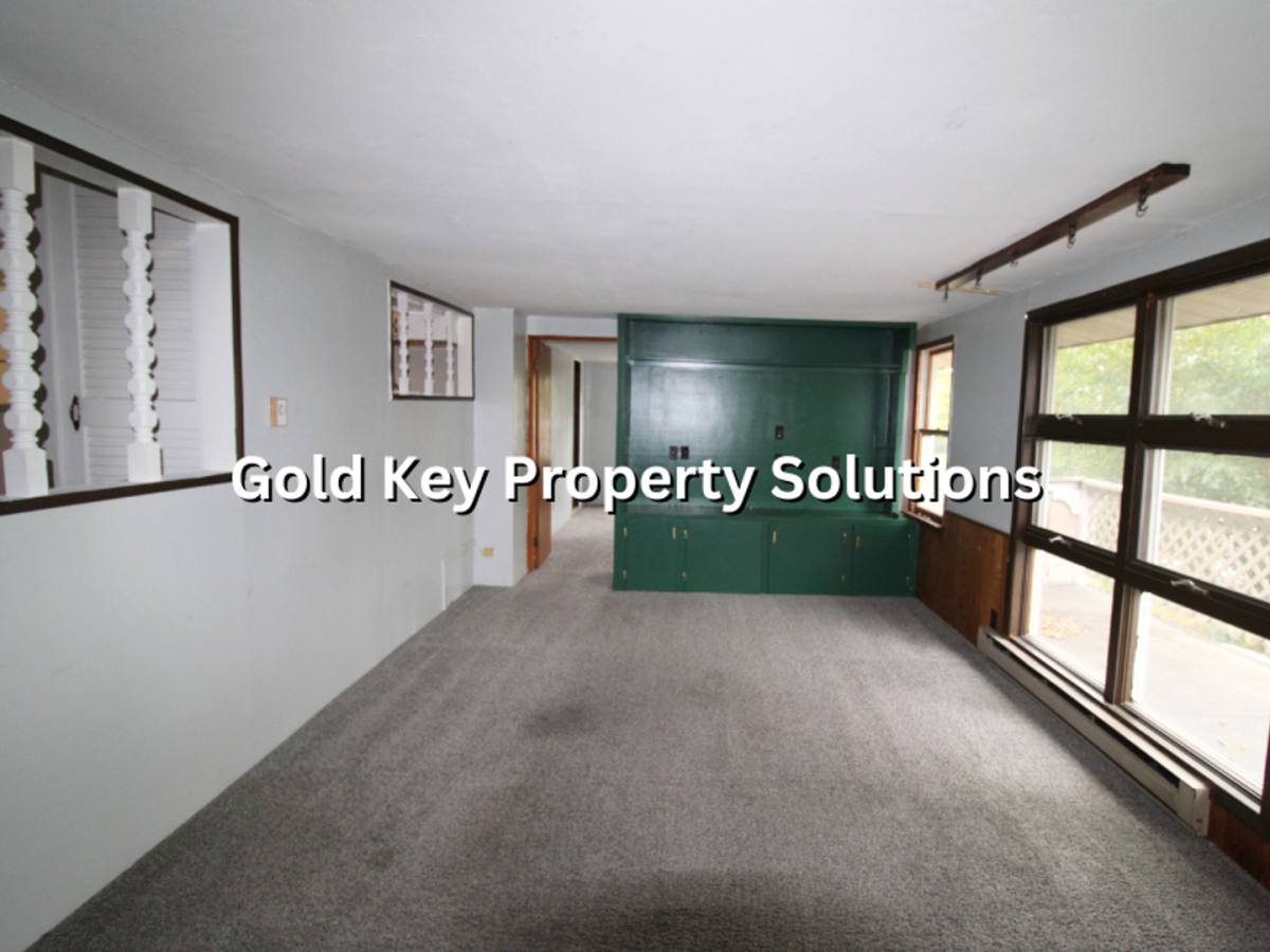 Apartment for rent at 117 E John St, Alexandria, IN 46001