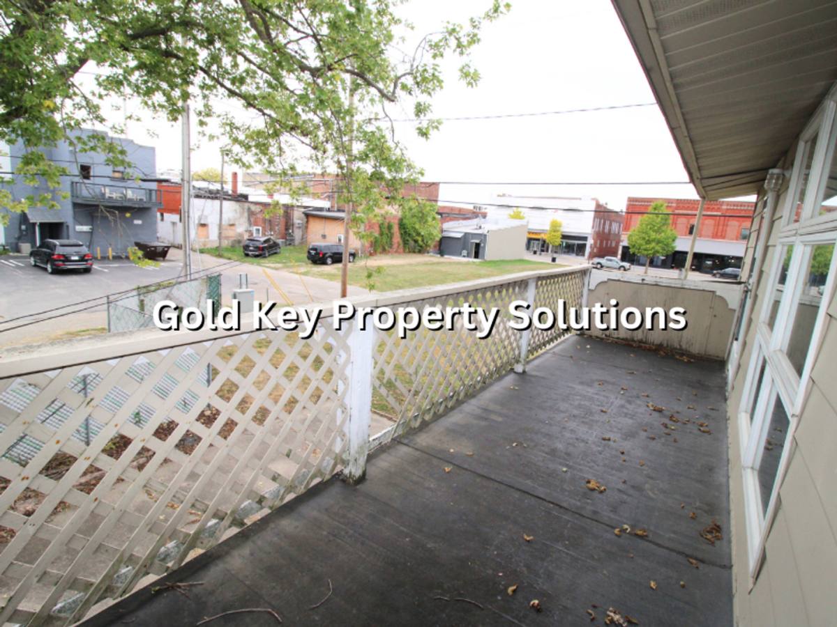 Apartment for rent at 117 E John St, Alexandria, IN 46001