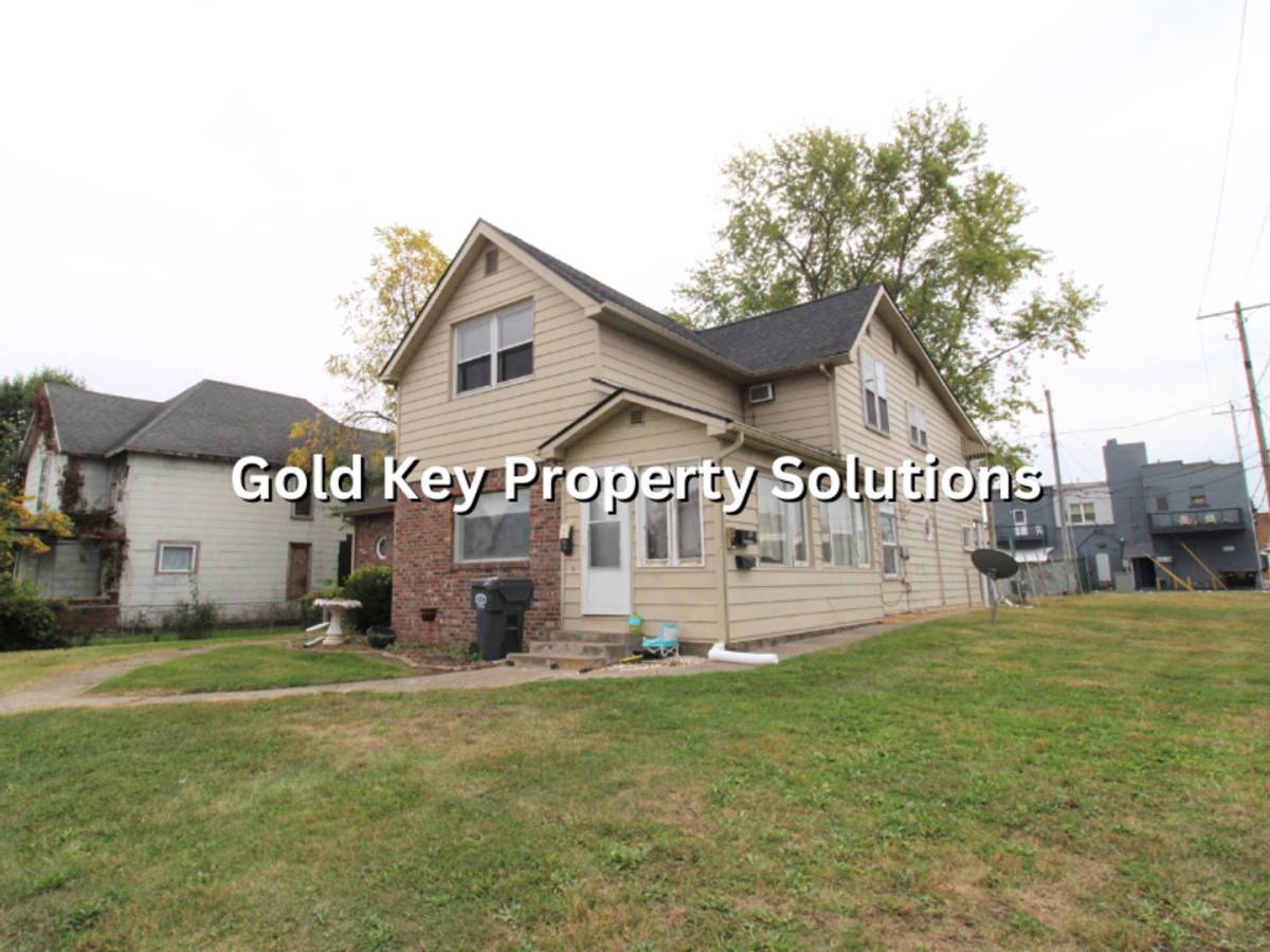 Apartment for rent at 117 E John St, Alexandria, IN 46001