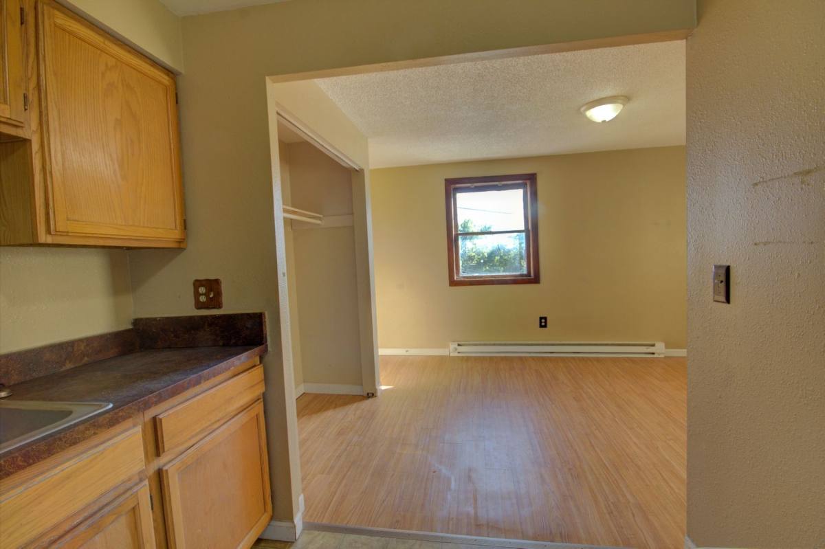 Apartment for rent at 908 Bridge Ave, Davenport, IA 52803