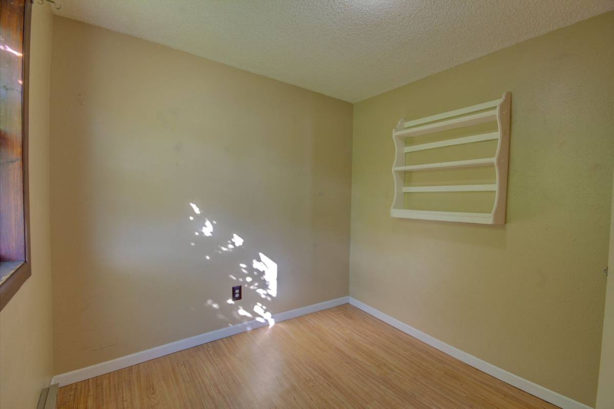 Apartment for rent at 908 Bridge Ave, Davenport, IA 52803
