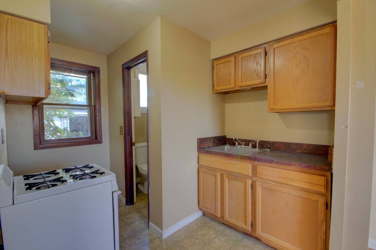 Apartment for rent at 908 Bridge Ave, Davenport, IA 52803