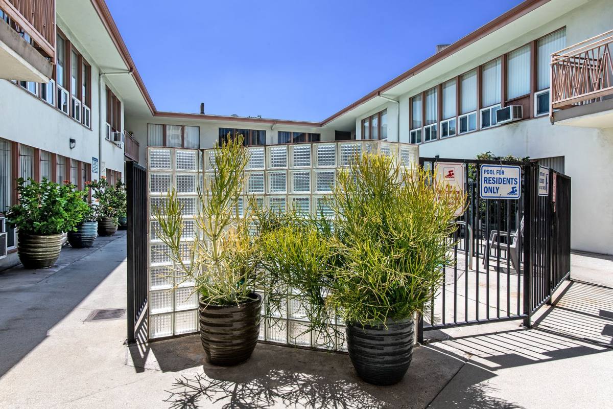 Apartment for rent at 4420 Los Feliz Blvd, Los Angeles, CA 90027
