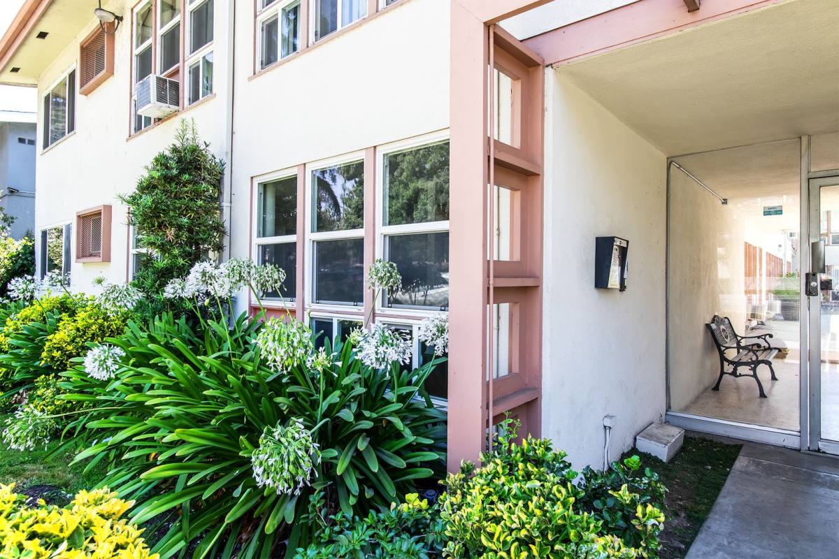 Apartment for rent at 4420 Los Feliz Blvd, Los Angeles, CA 90027