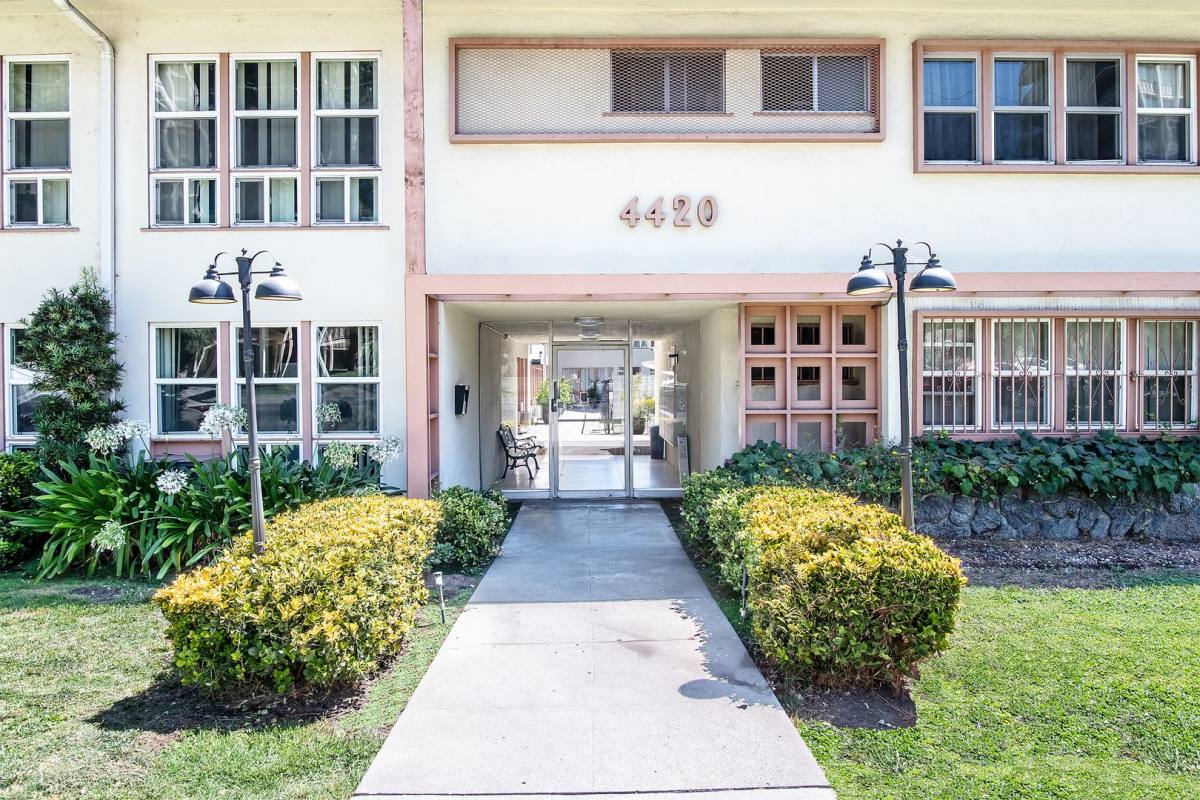 Apartment for rent at 4420 Los Feliz Blvd, Los Angeles, CA 90027