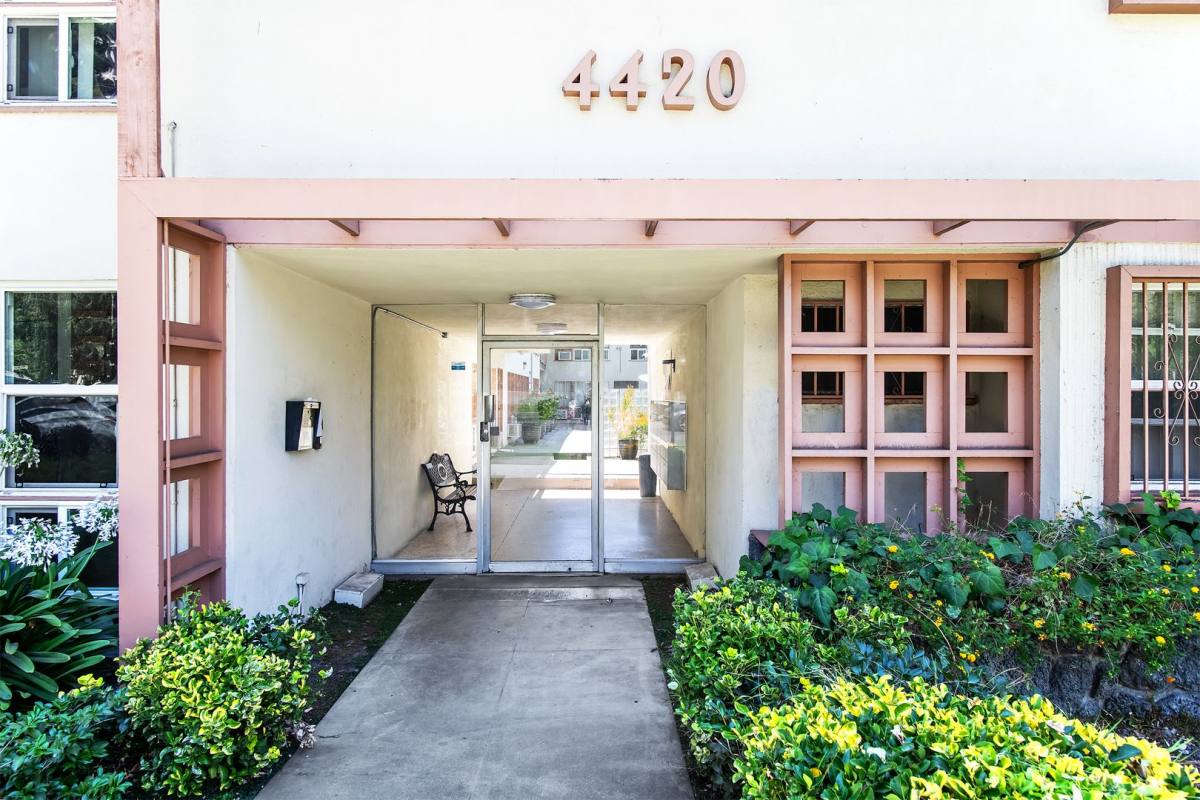 Apartment for rent at 4420 Los Feliz Blvd, Los Angeles, CA 90027