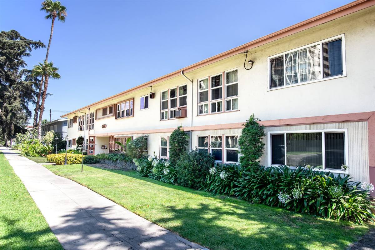 Apartment for rent at 4420 Los Feliz Blvd, Los Angeles, CA 90027