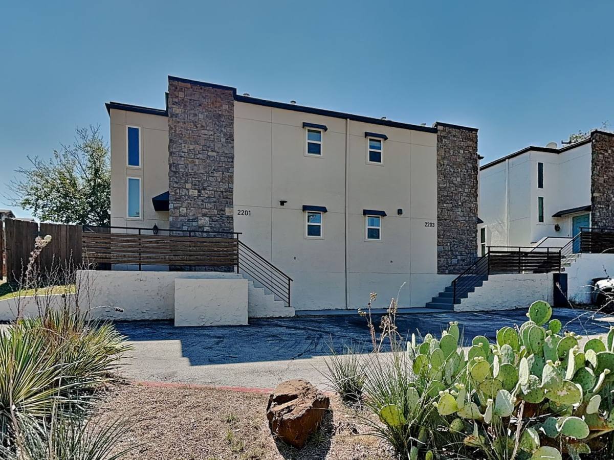 House for rent at 2201 Park Hill Dr, Fort Worth, TX 76110