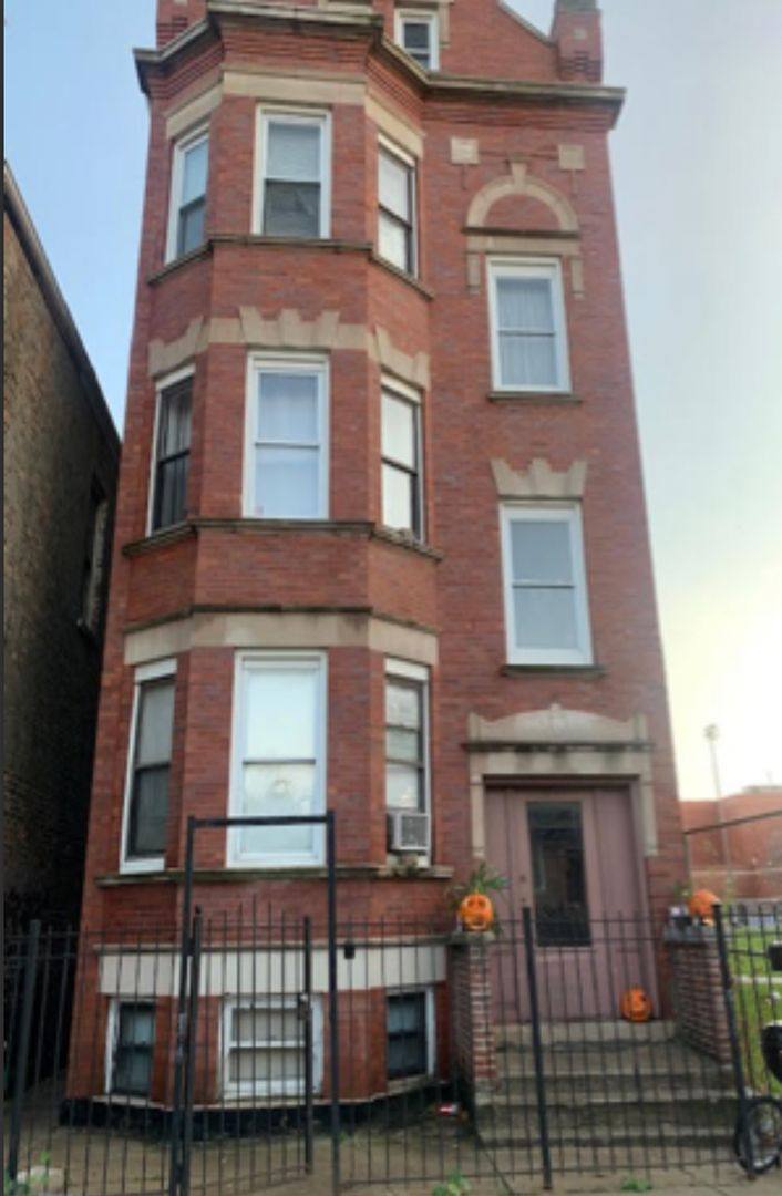 Apartment for rent at 3245 W 23rd St, Chicago, IL 60623