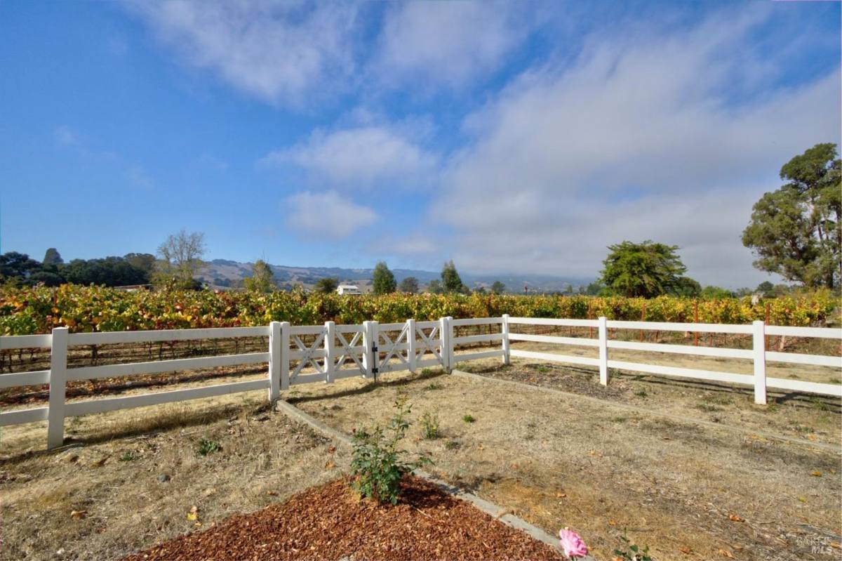 Apartment for rent at 20250-20256-20300 Arnold Dr, Sonoma, CA 95476