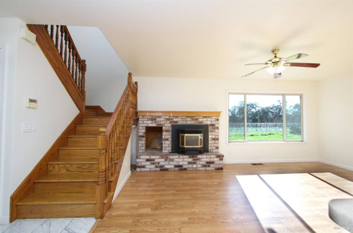 Apartment for rent at 20250-20256-20300 Arnold Dr, Sonoma, CA 95476