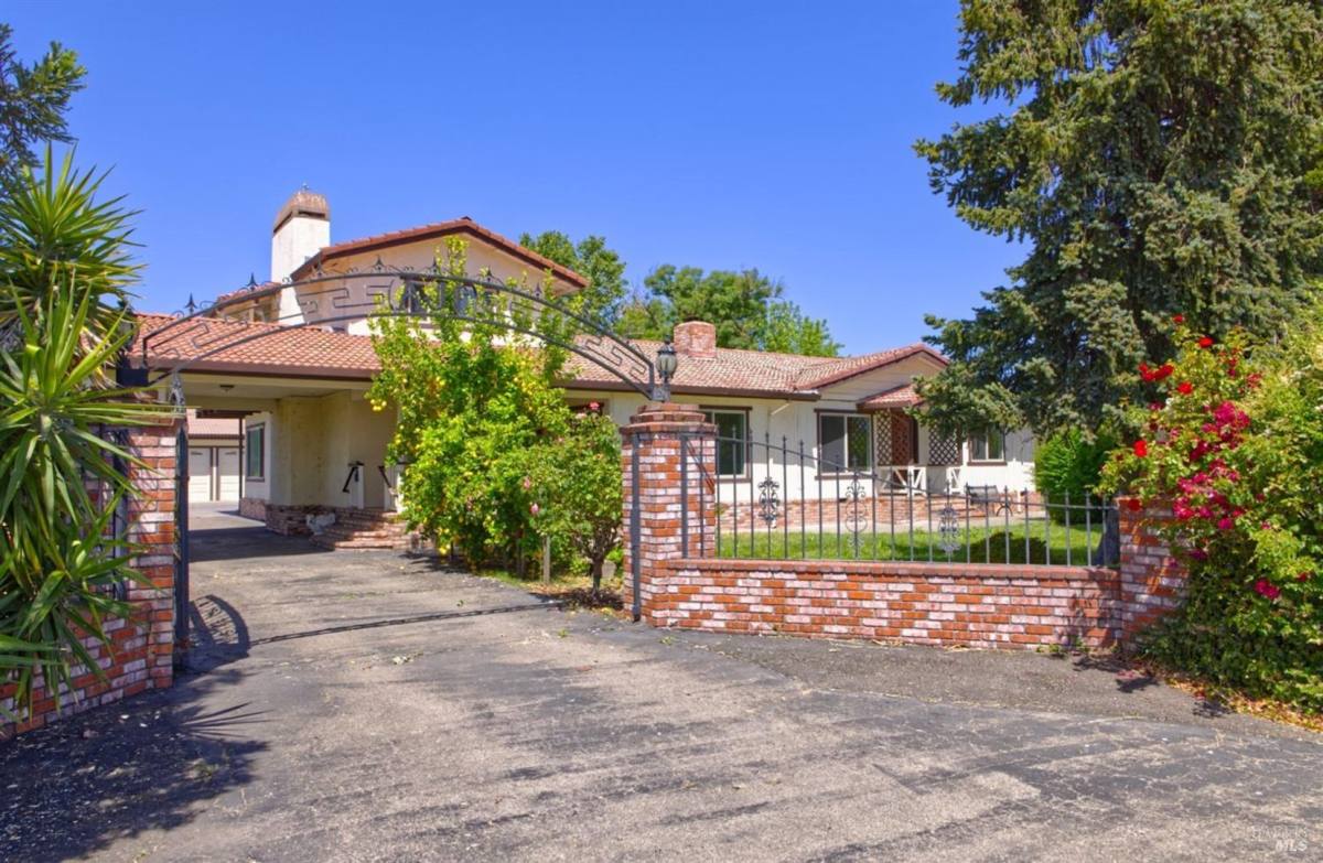 Apartment for rent at 20250-20256-20300 Arnold Dr, Sonoma, CA 95476