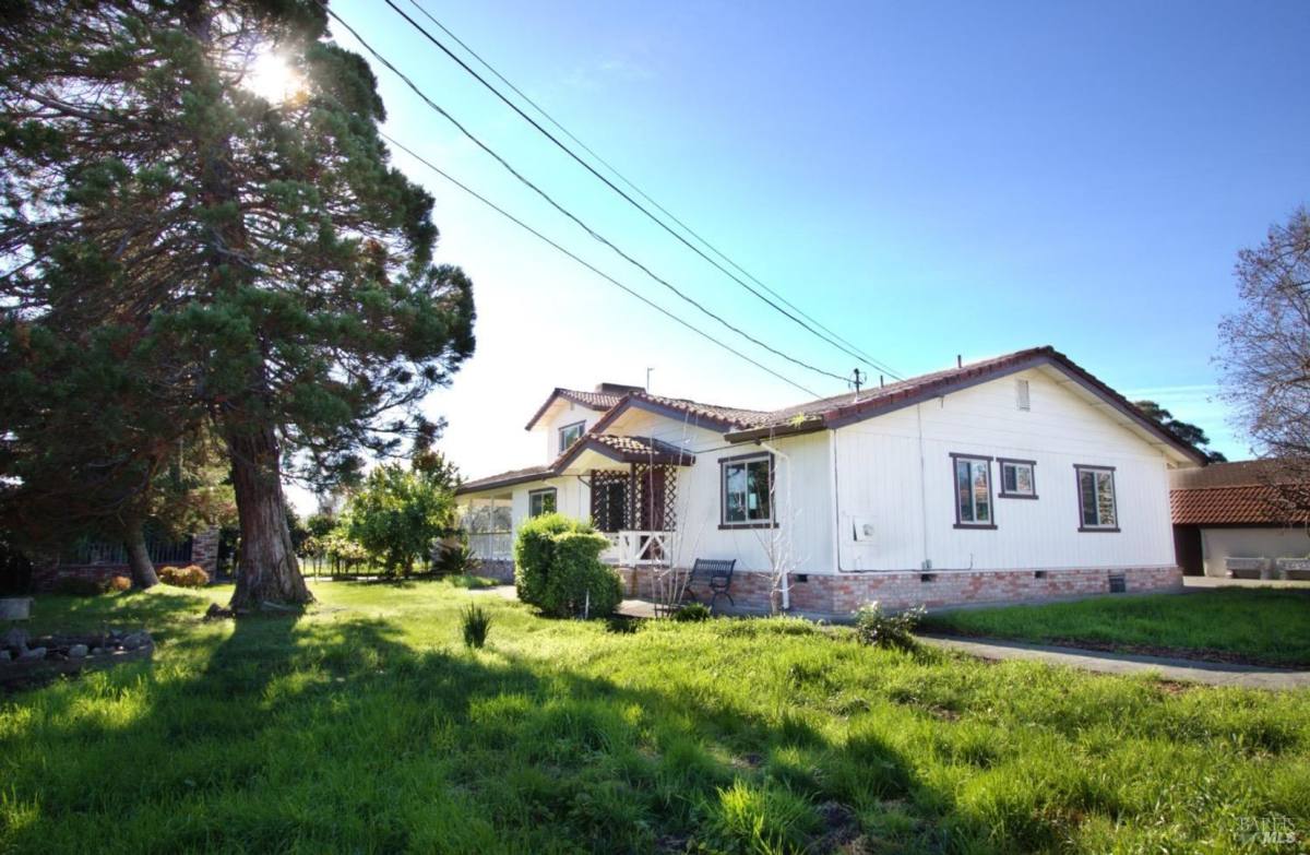 Apartment for rent at 20250-20256-20300 Arnold Dr, Sonoma, CA 95476