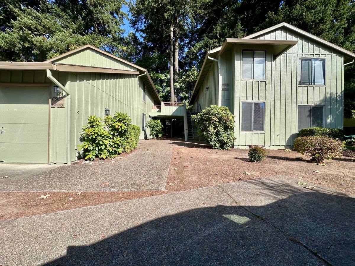 Apartment for rent at 6955 SW Montauk Circle, Lake Oswego, OR 97035