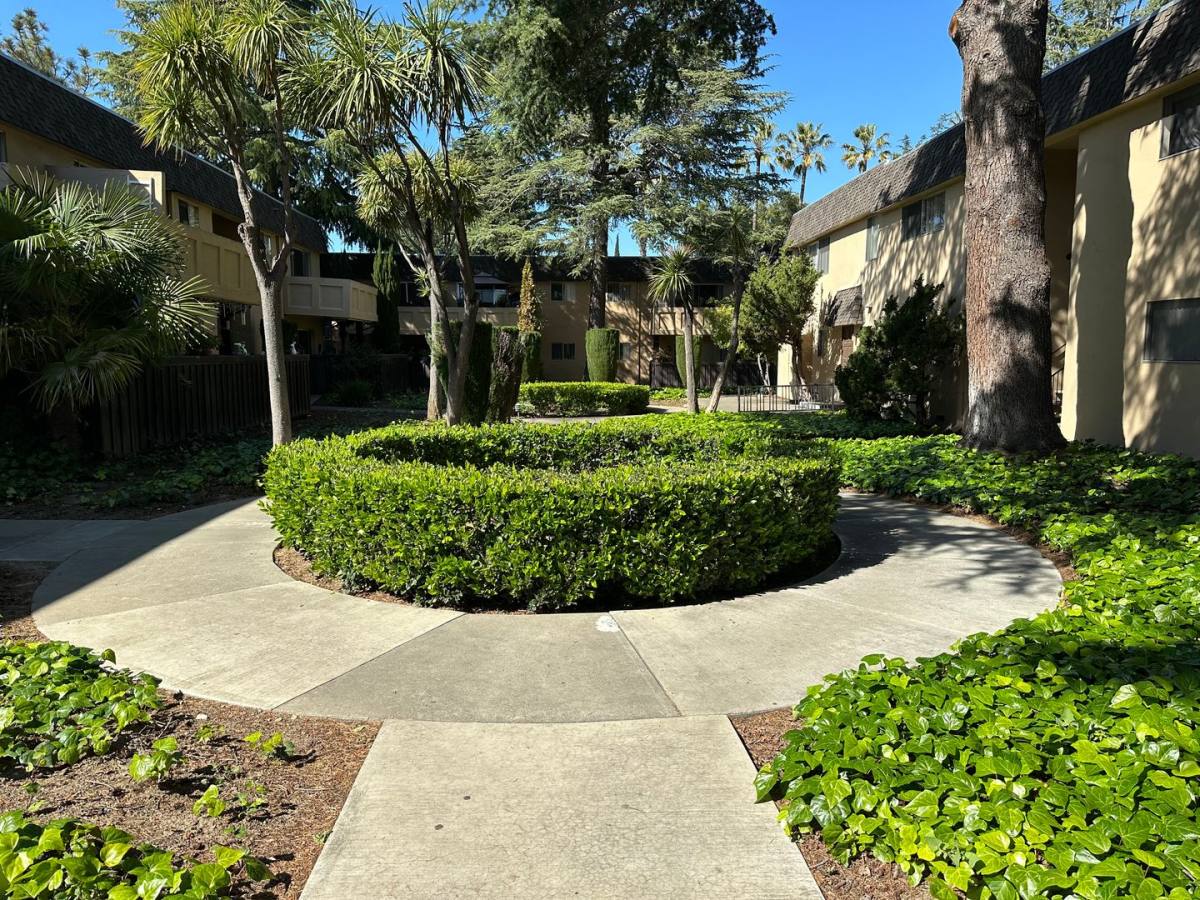 Apartment for rent at 550 Kiely Blvd, San Jose, CA 95117