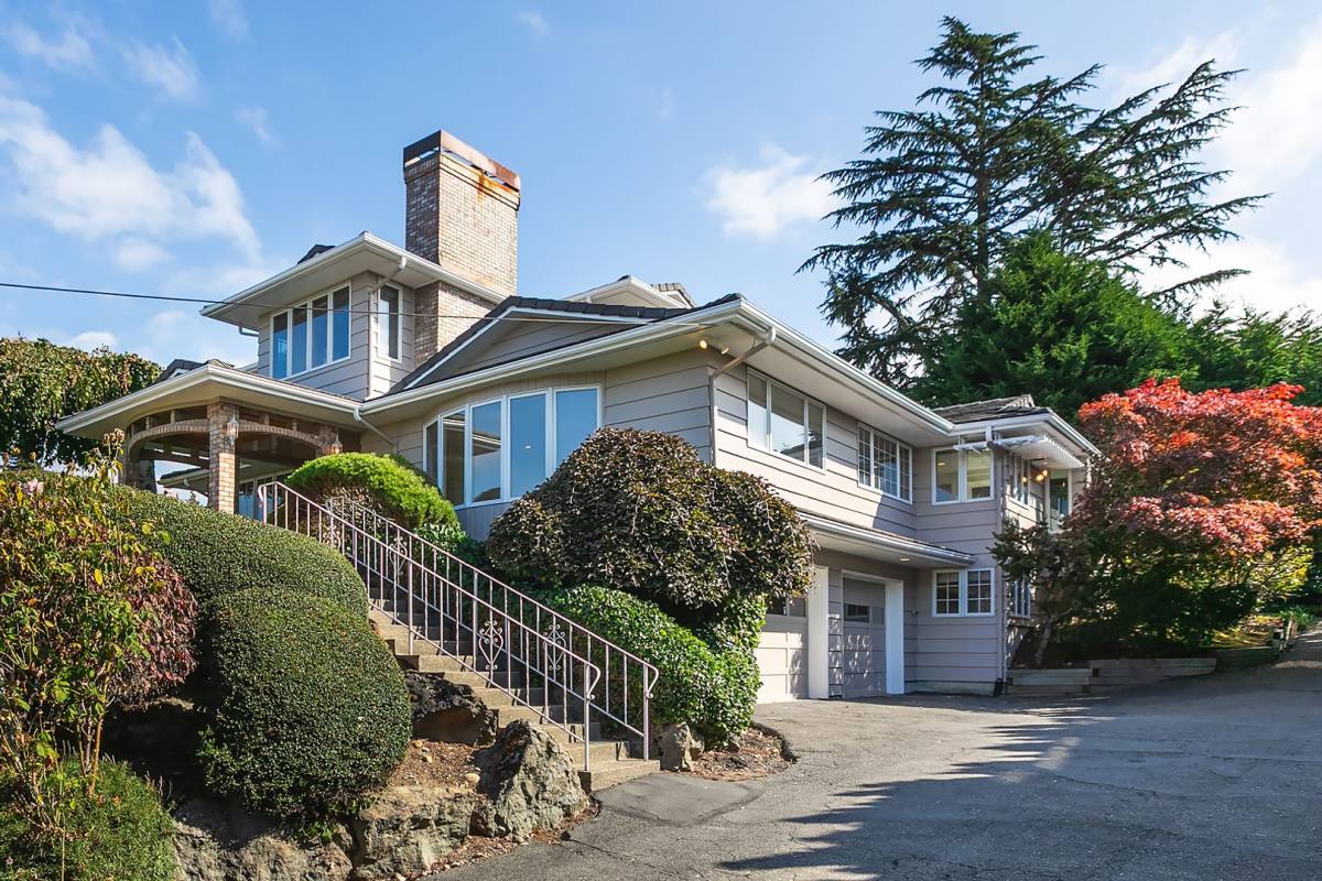 House for rent at 17960 Normandy Terrace SW, Seattle, WA 98166