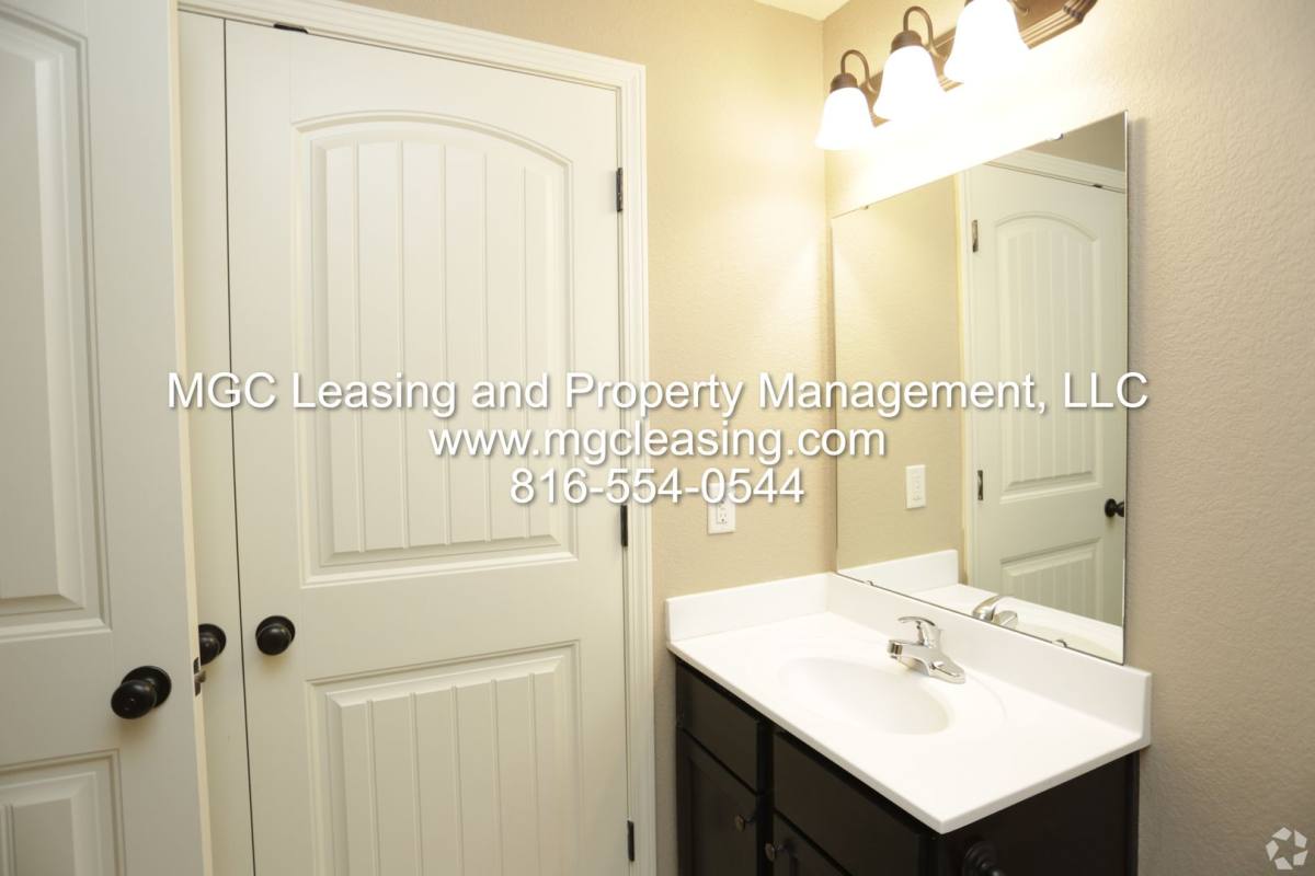 Townhouse for rent at 2231-2237 SW Burning Wood Lane, Lees Summit, MO 64082