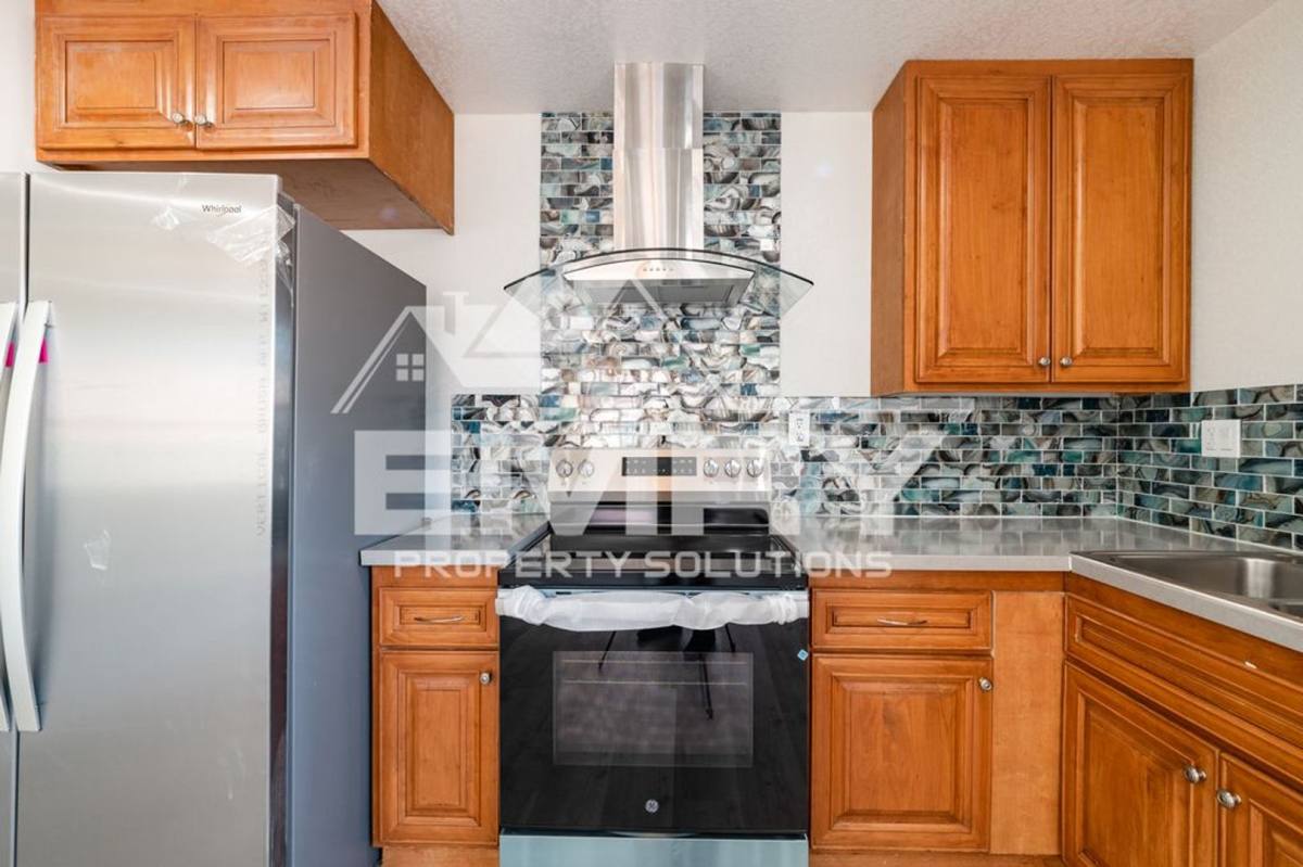 Apartment for rent at 3652 Platt Ave, Lynwood, CA 90262