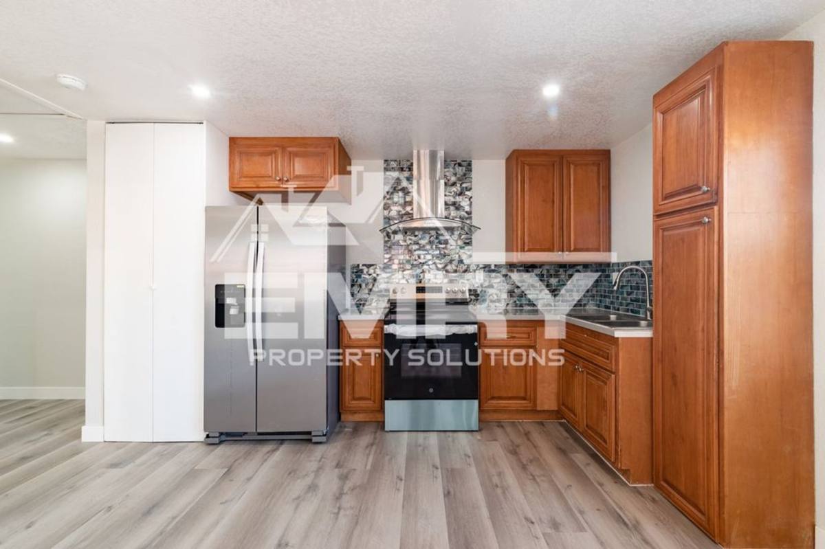 Apartment for rent at 3652 Platt Ave, Lynwood, CA 90262