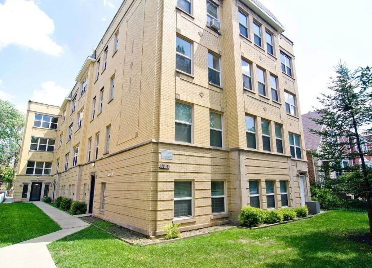 Apartment for rent at 2321 N Oak Park Ave, Elmwood Park, IL 60707