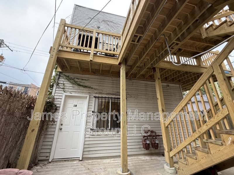 Apartment for rent at 2213 W Washington Blvd #1R, Chicago, IL 60612