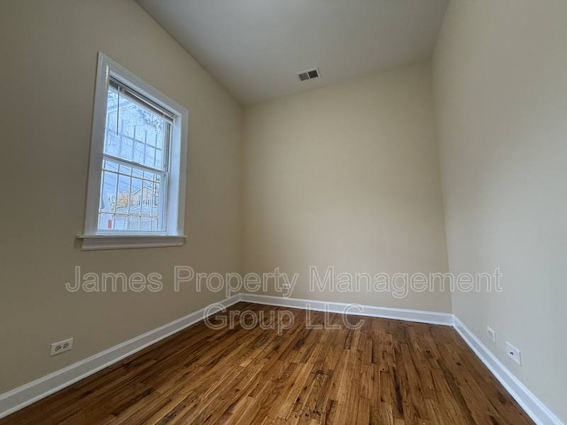 Apartment for rent at 2213 W Washington Blvd #1R, Chicago, IL 60612