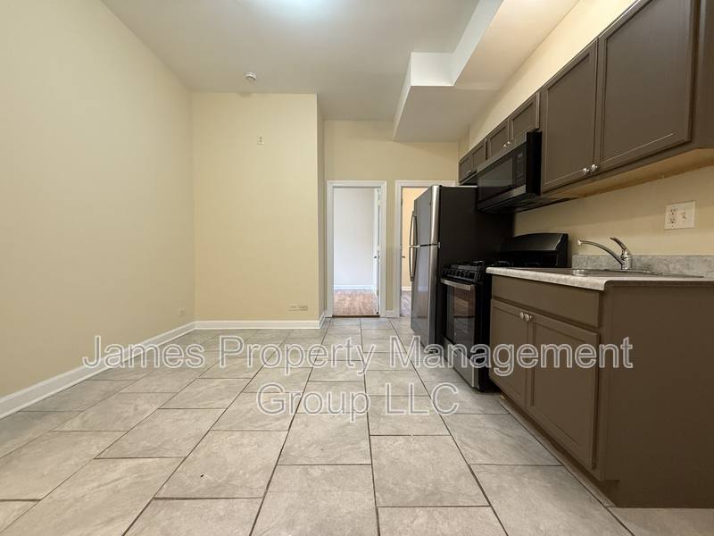 Apartment for rent at 2213 W Washington Blvd #1R, Chicago, IL 60612
