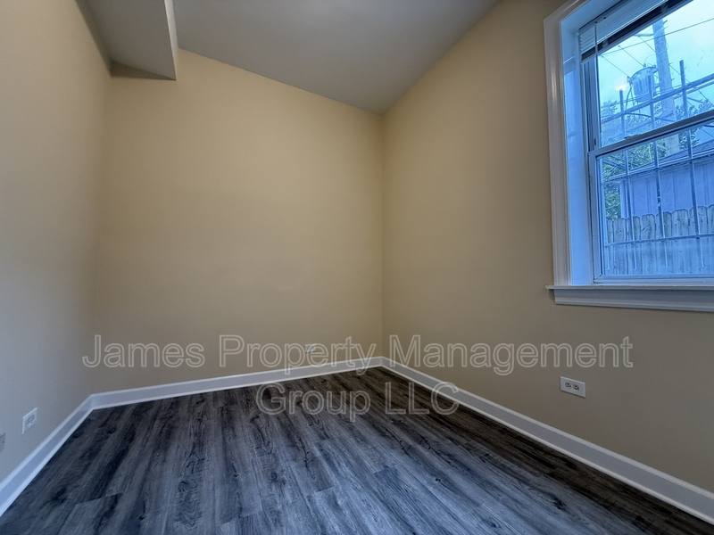 Apartment for rent at 2213 W Washington Blvd #1R, Chicago, IL 60612