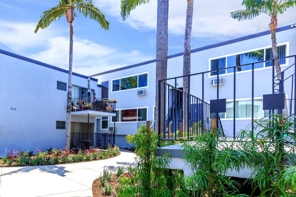 Apartment for rent at 6520 & 6530 De Longpre Ave, Los Angeles, CA 90028