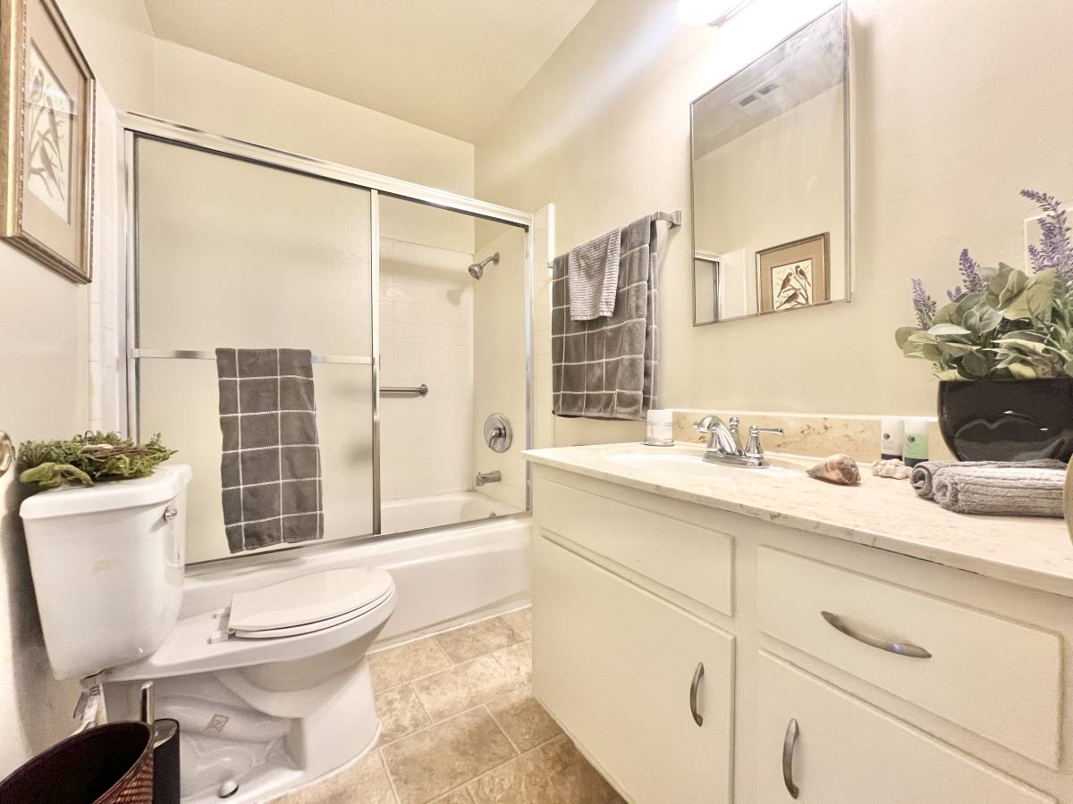 Apartment for rent at 11275 Huston St #8, North Hollywood, CA 91601