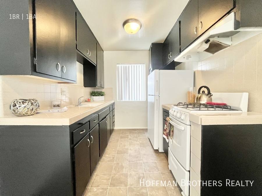 Apartment for rent at 11275 Huston St #8, North Hollywood, CA 91601