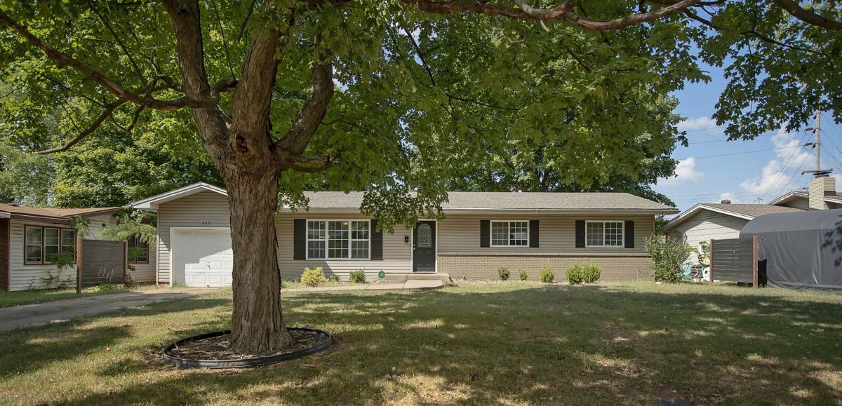 House for rent at 633 E Morningside St, Springfield, MO 65807