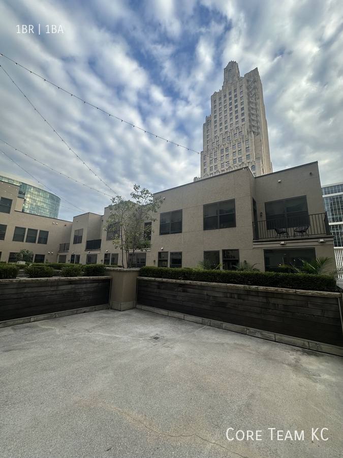 Apartment for rent at 1300 Baltimore Ave #2402, Kansas City, MO 64105