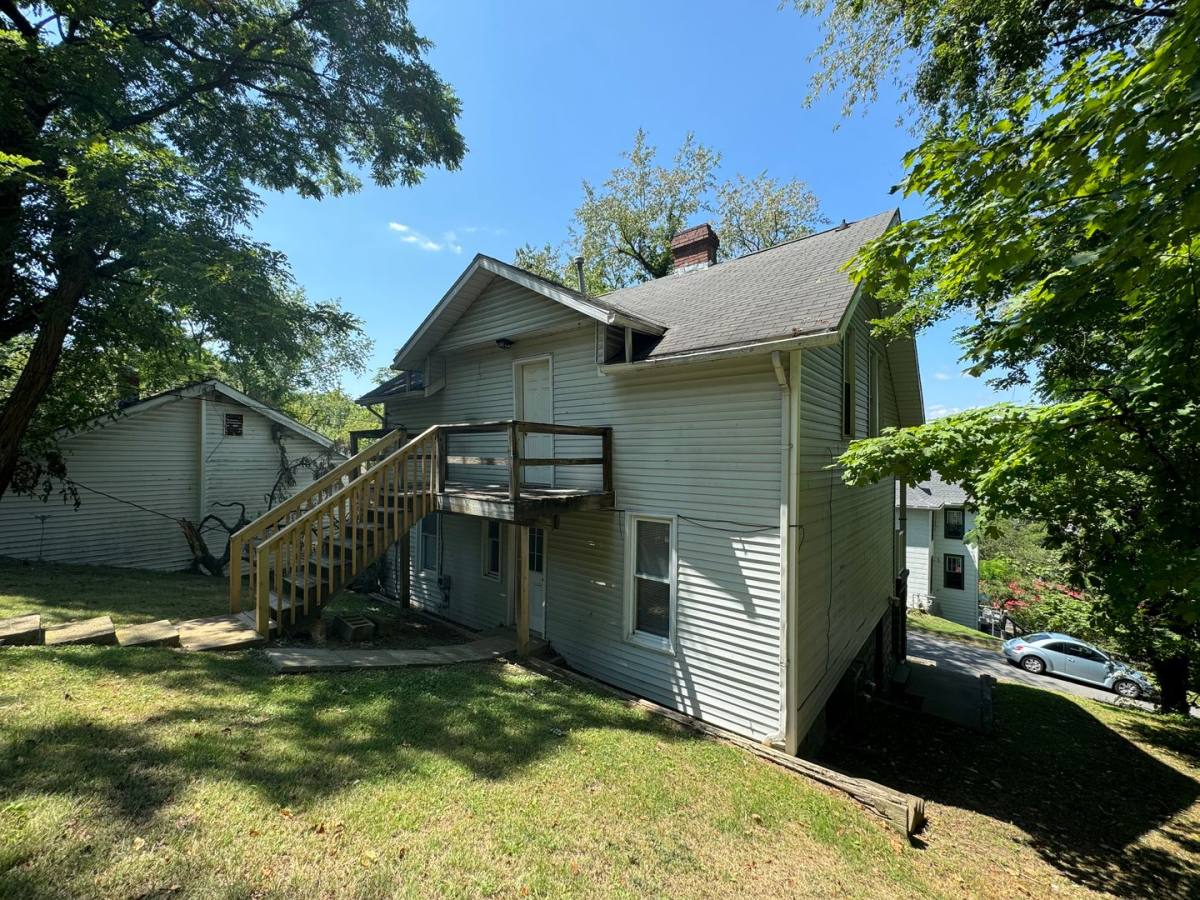 Apartment for rent at 14 Jacobs St, Morgantown, WV 26505