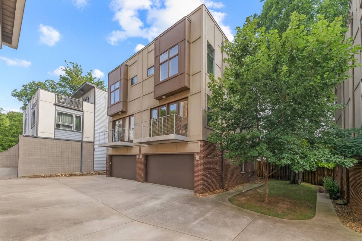 Townhouse for rent at 921-B Westbrook Dr, Charlotte, NC 28202