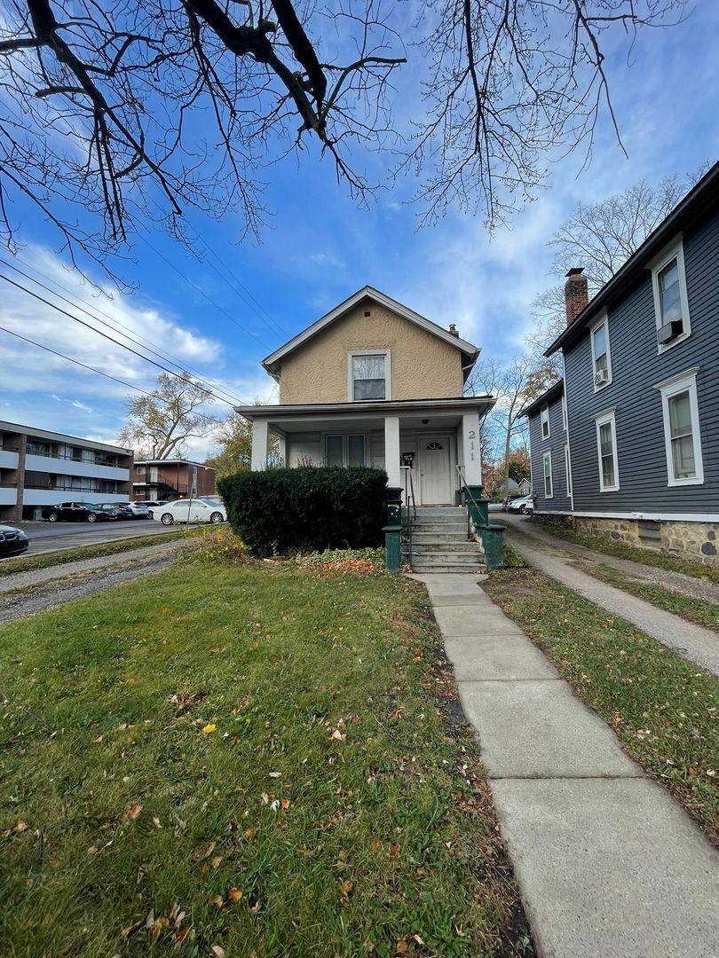 Apartment for rent at 211 Ballard, Ypsilanti, MI 48197