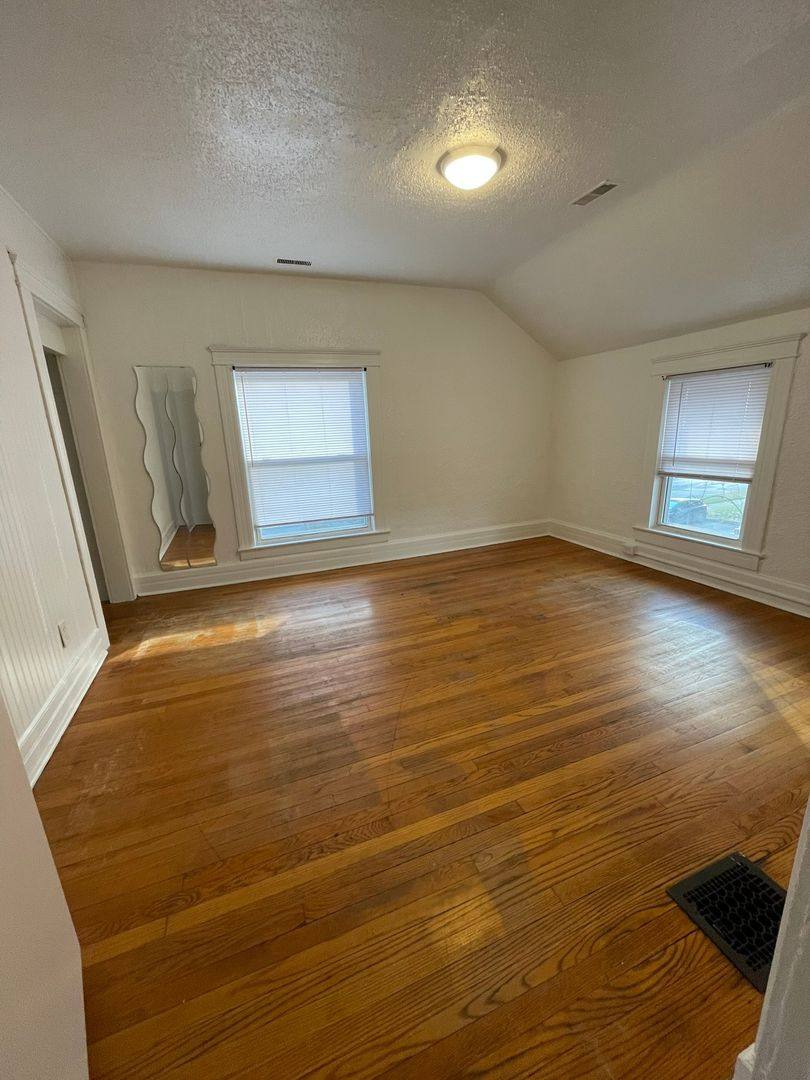 Apartment for rent at 211 Ballard, Ypsilanti, MI 48197
