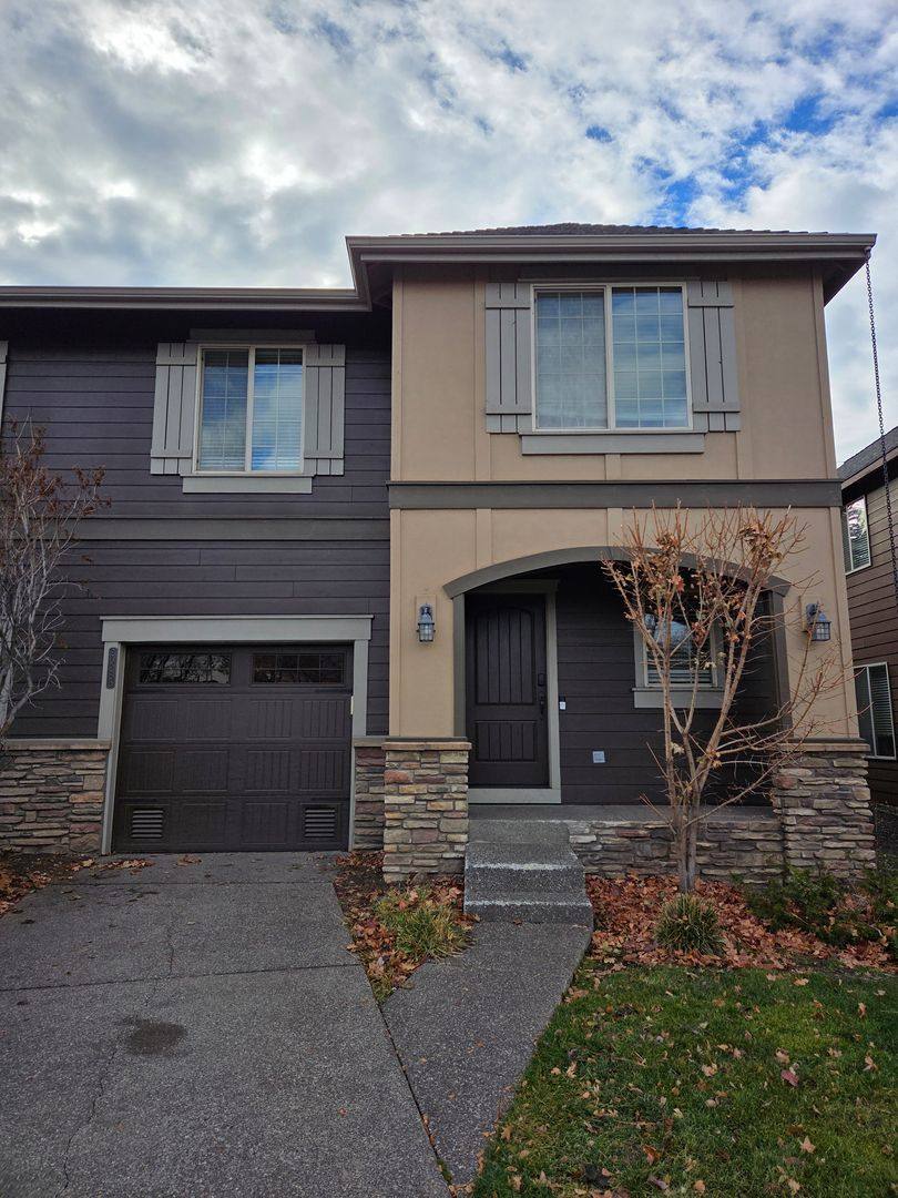 Townhouse for rent at 20285 Schaeffer Dr, Bend, OR 97703