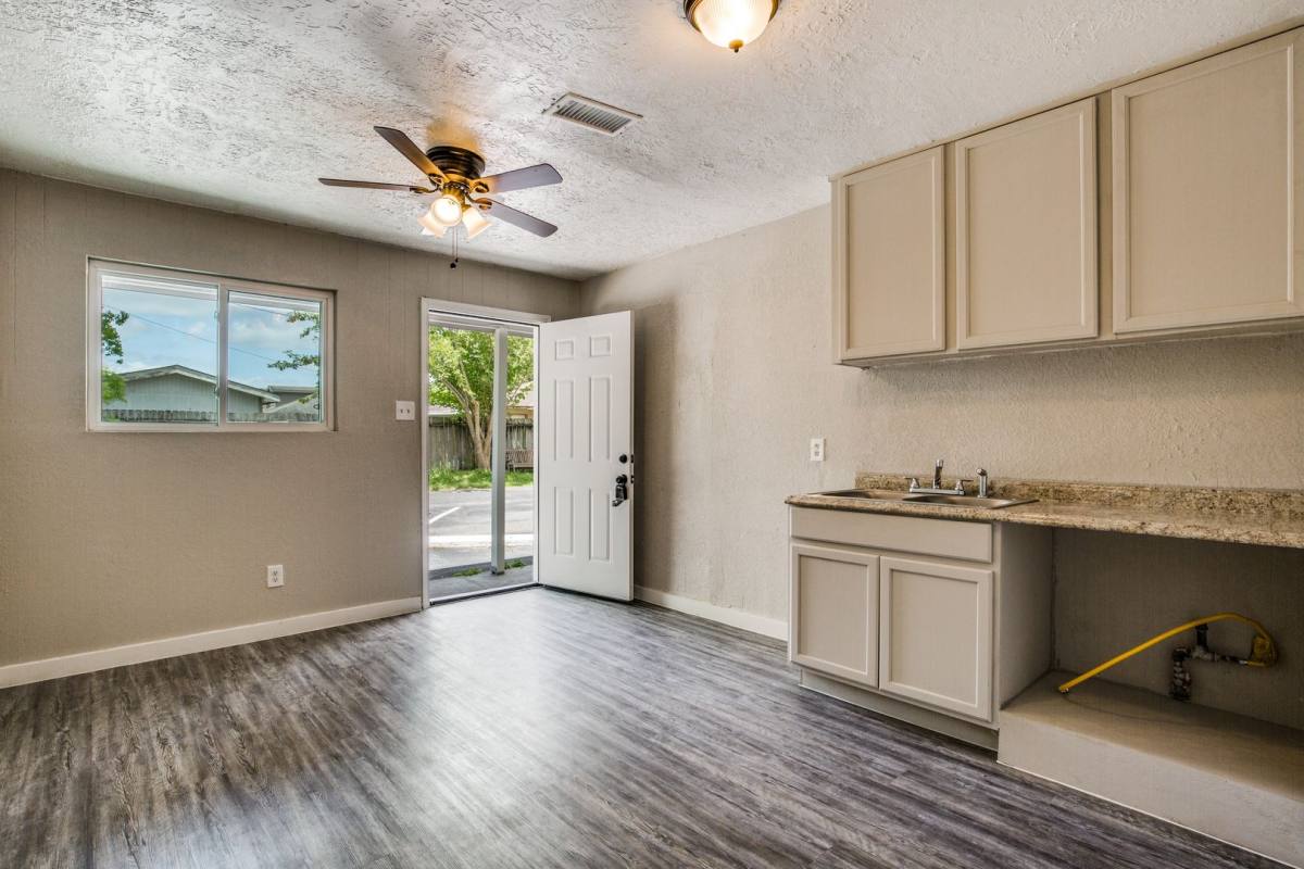 Apartment for rent at 4820 Oak Ave, Pasadena, TX 77503