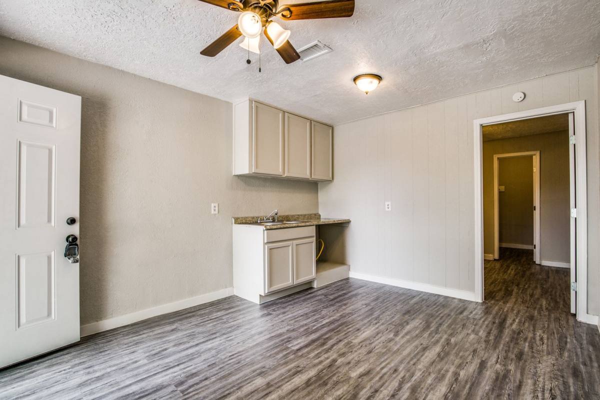 Apartment for rent at 4820 Oak Ave, Pasadena, TX 77503