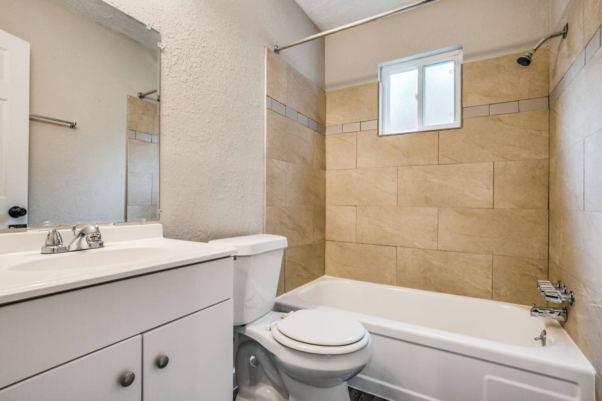 Apartment for rent at 4820 Oak Ave, Pasadena, TX 77503