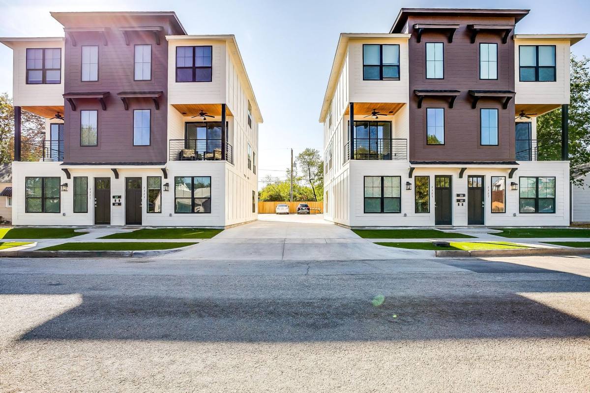 Apartment for rent at 2345 Benbrook Blvd, Fort Worth, TX 76110