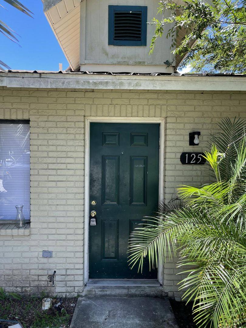 Townhouse for rent at 125 Rebecca Lane, Auburndale, FL 33823