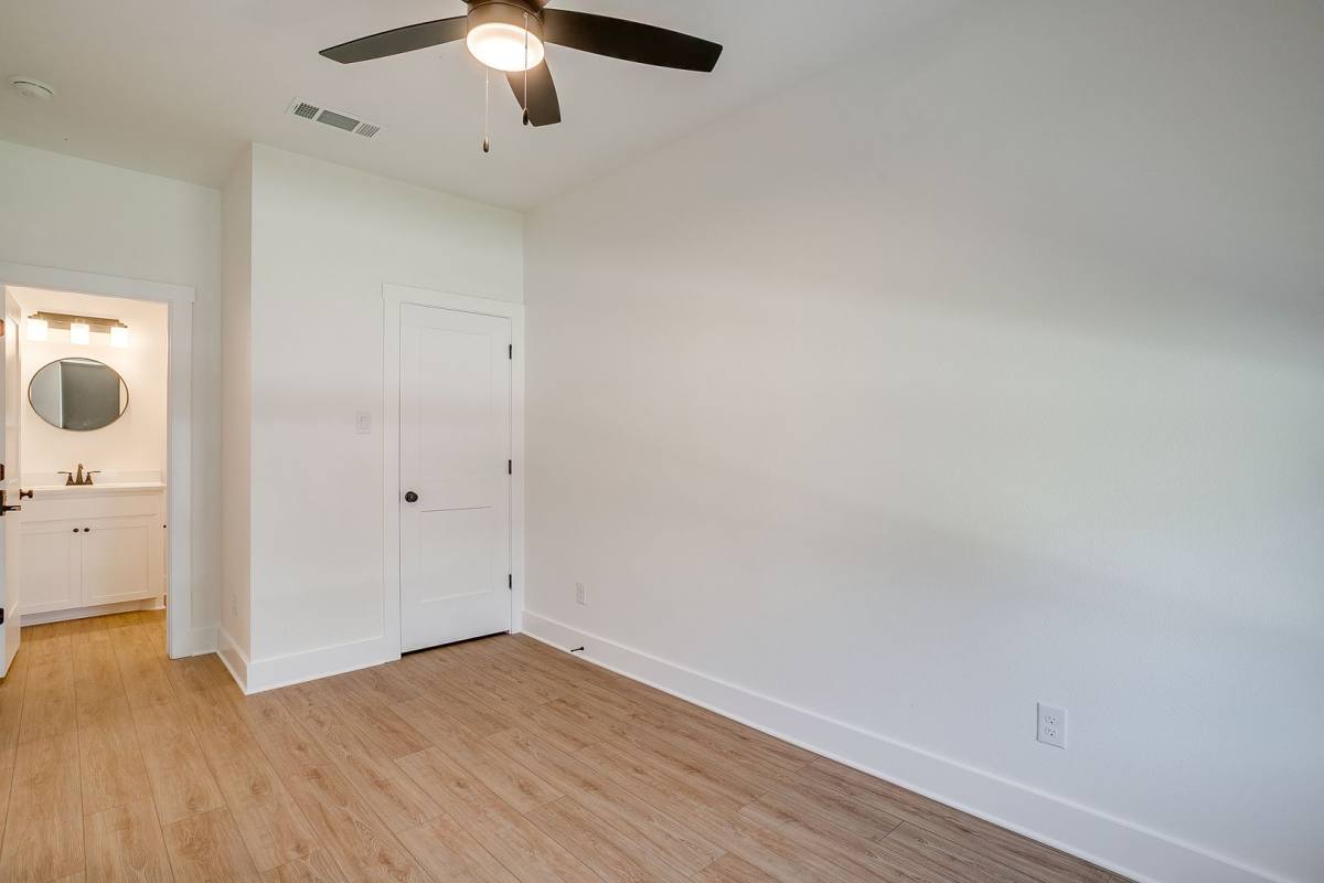 Apartment for rent at 2335 Benbrook Blvd, Fort Worth, TX 76110
