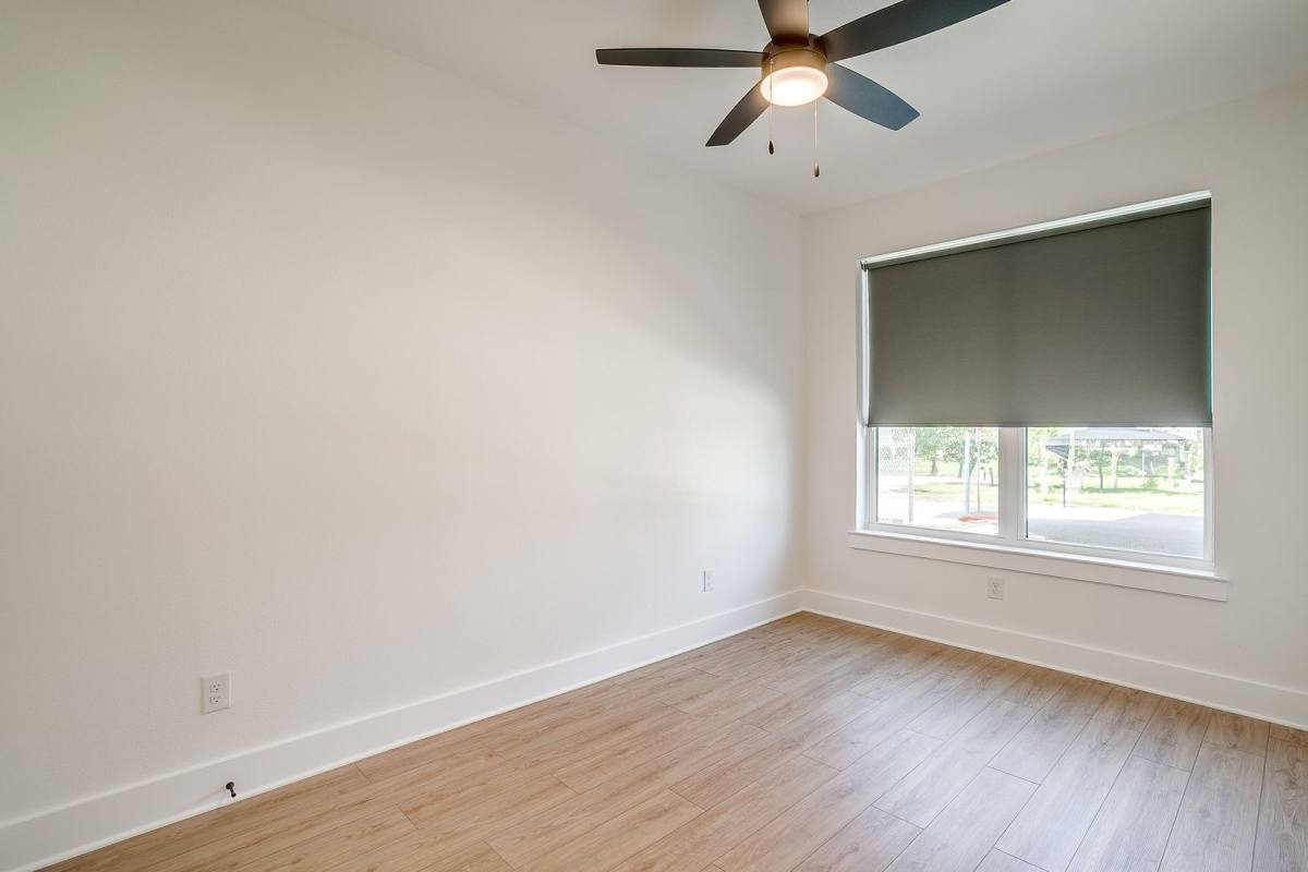Apartment for rent at 2335 Benbrook Blvd, Fort Worth, TX 76110