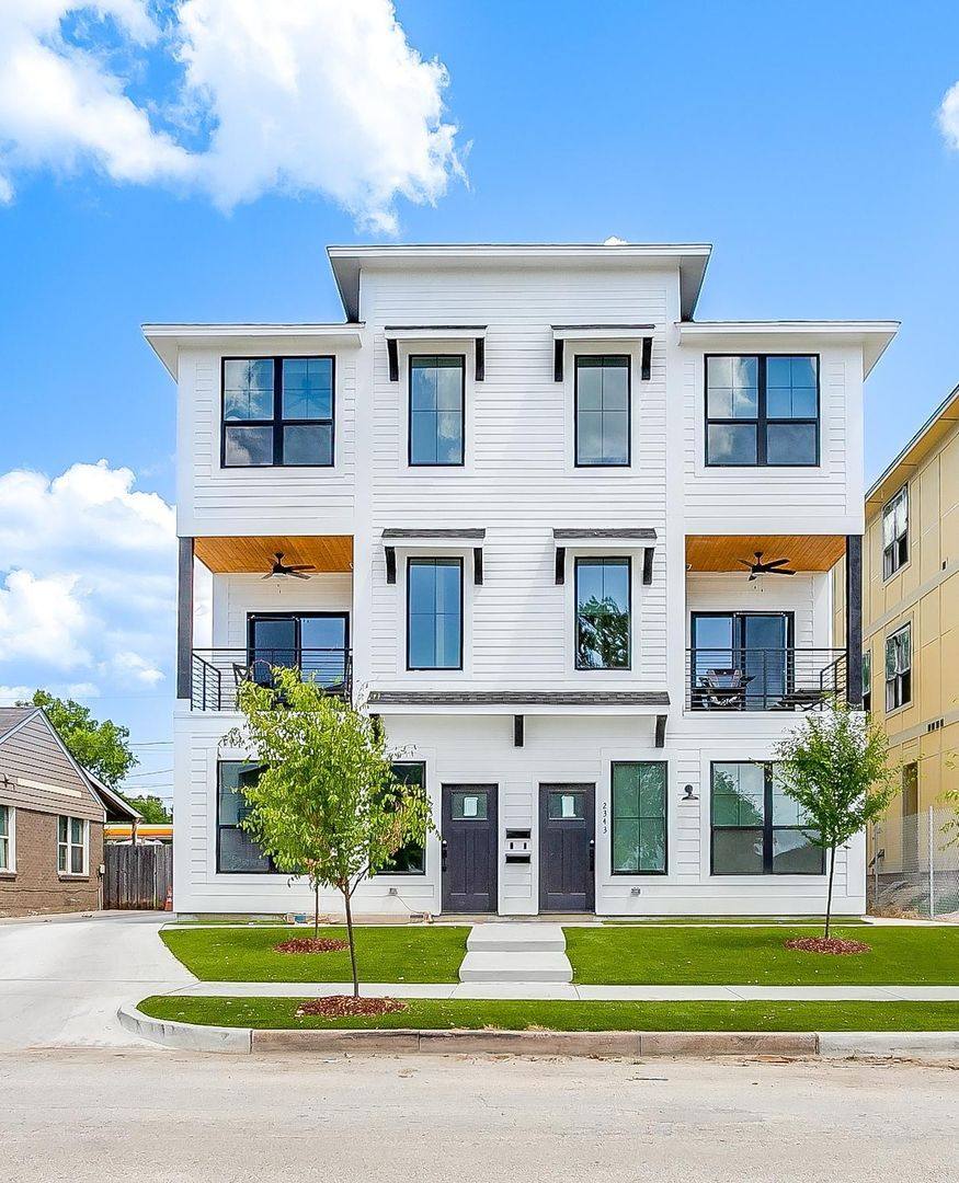 Apartment for rent at 2335 Benbrook Blvd, Fort Worth, TX 76110