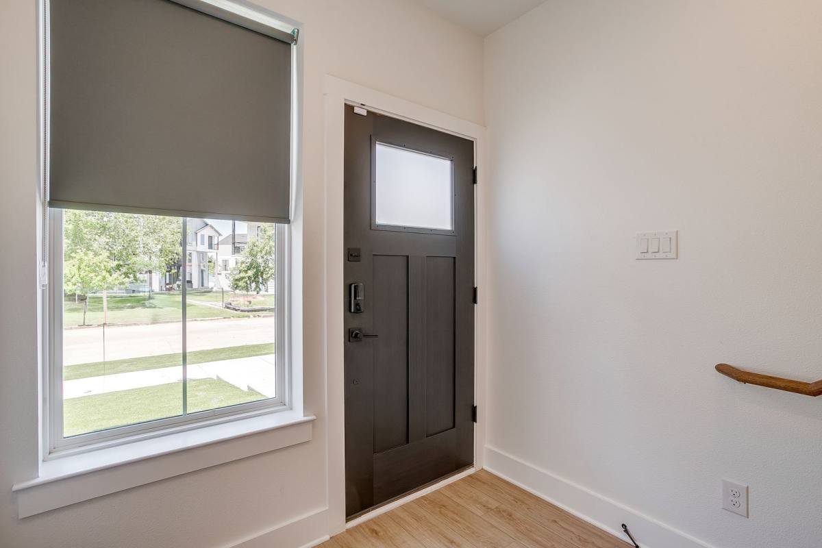 Apartment for rent at 2335 Benbrook Blvd, Fort Worth, TX 76110
