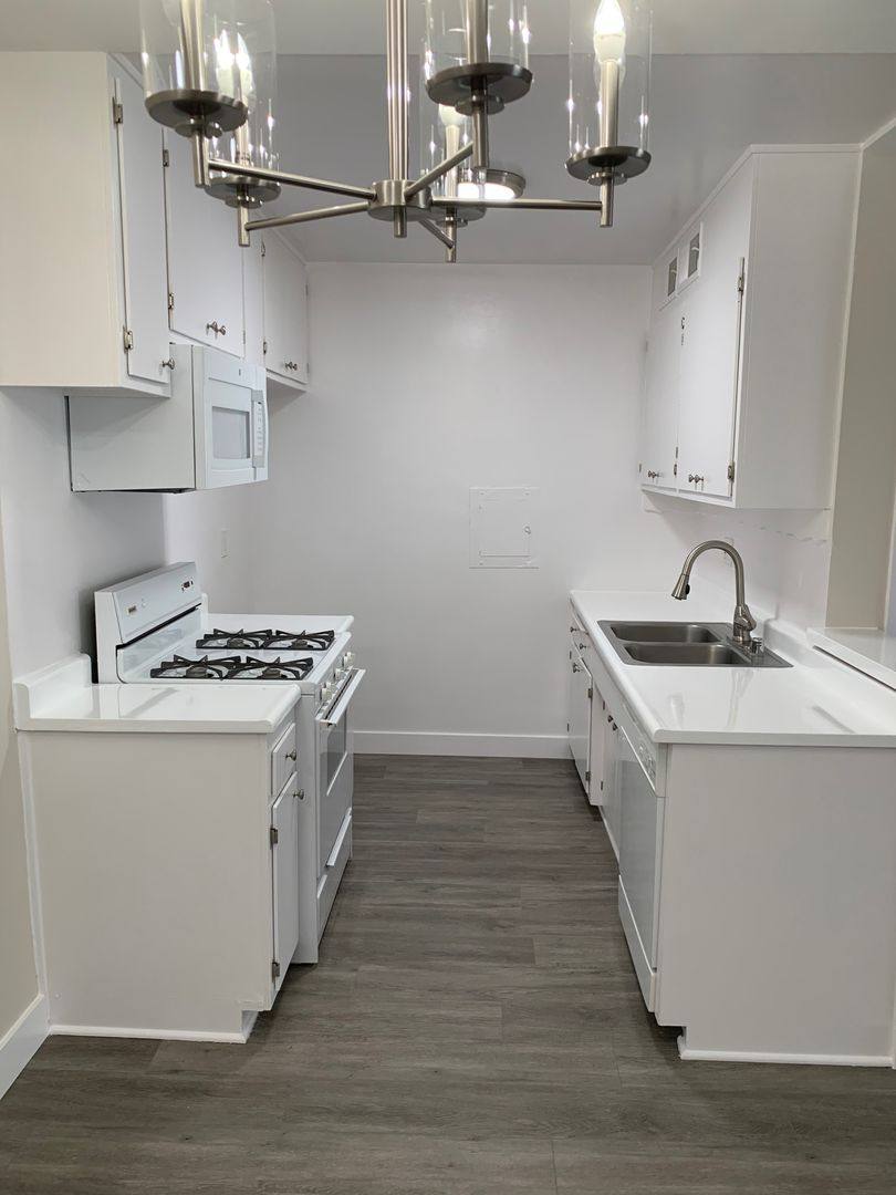 Apartment for rent at 4621-4629 Vista Del Monte Ave, Sherman Oaks, CA 91403