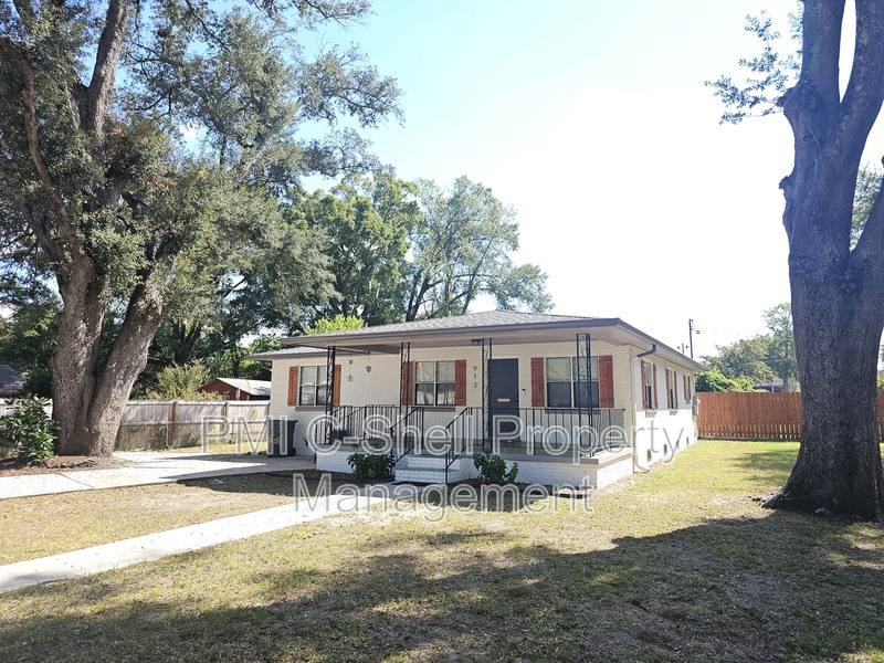 Condo for rent at 913 W Hernandez St, Pensacola, FL 32501